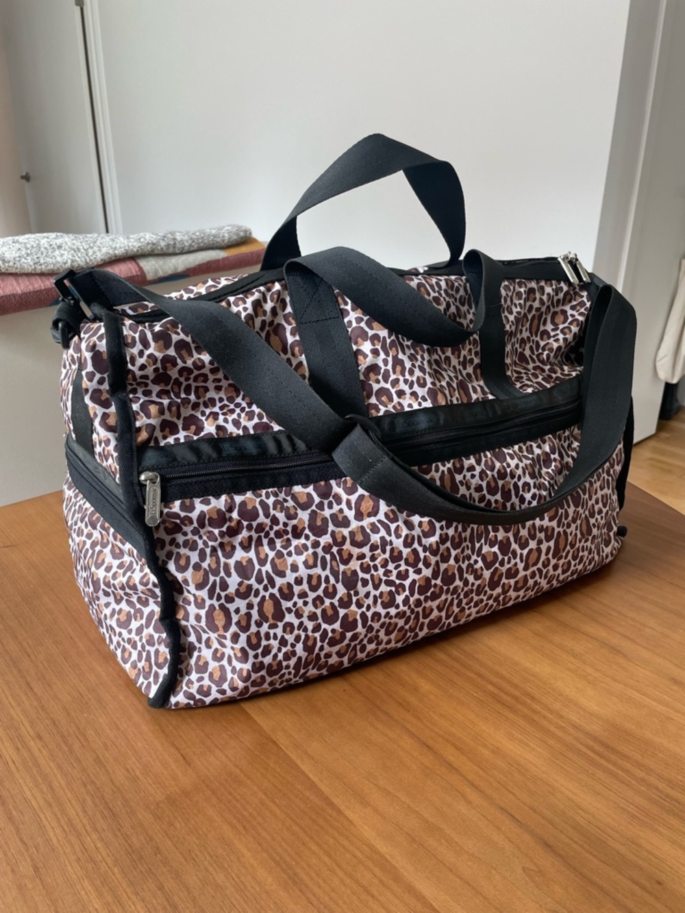 Lesportsac vintage large weekender bag in leopard print